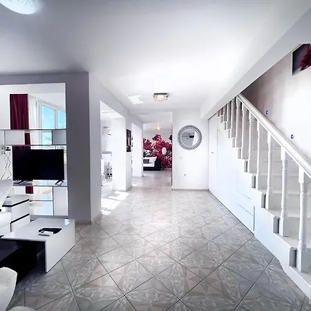 Luxury Penthouse Imperial With Seaview In Panoramaroofcomplex